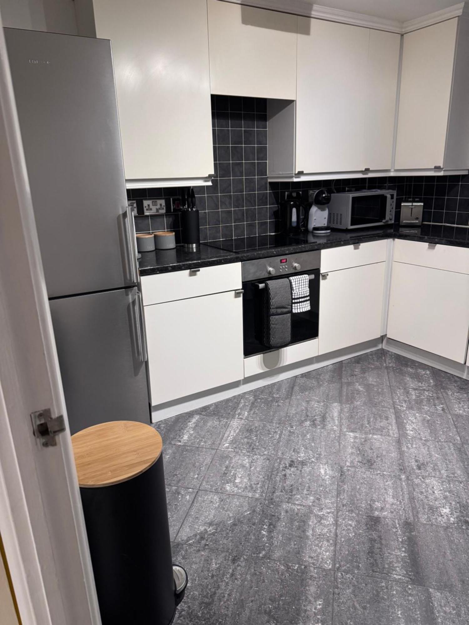 Hogwarts Apartment Abbots Langley Bagian luar foto